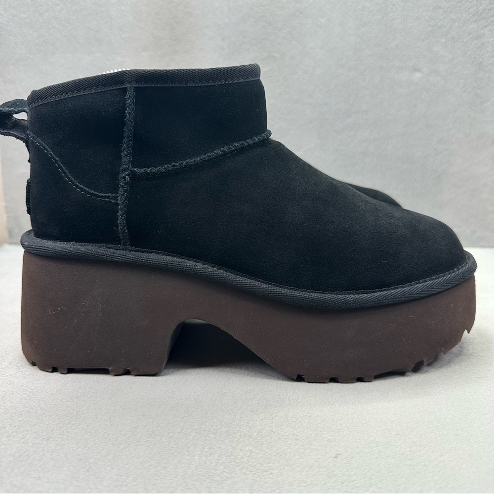 UGG Classic Ultra Mini New Heights Womens Size 8 Boots Black Suede Wool Lined